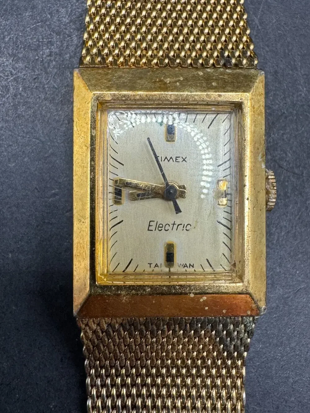 Vintage Timex Electric Gold Tone Tank Watch With Mesh Band 18.5mm Taiwan